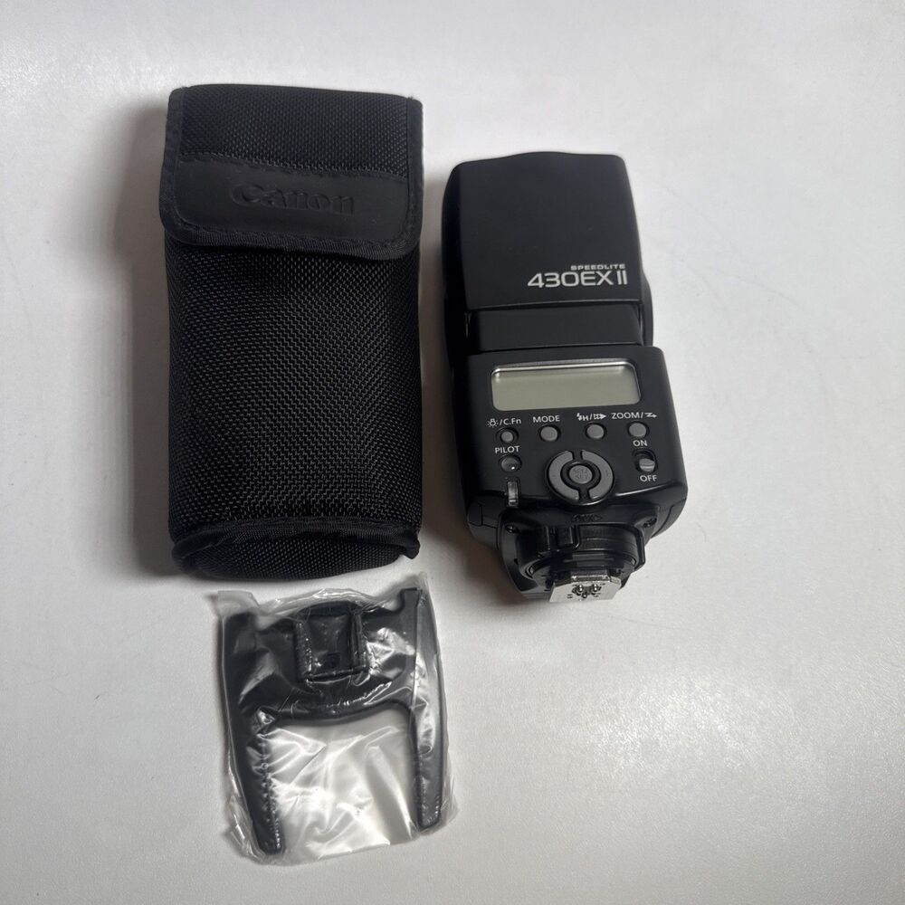 Canon 430EX II Speedlite flash + case, very clean, gently used Tested Working